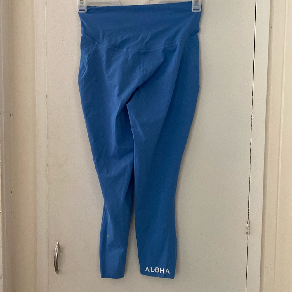 *limited edition* lululemon Aloha blue leggings size 8.
